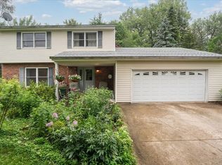 1N730 Macqueen Dr, West Chicago, IL 60185