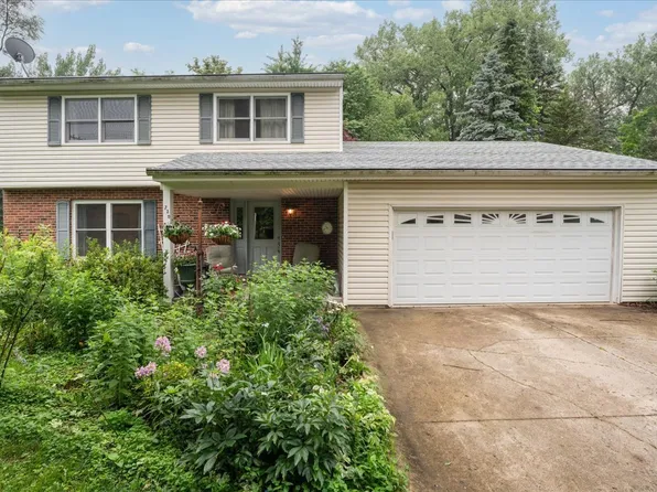 1N730 Macqueen Dr, West Chicago, IL 60185