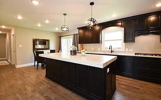 5th image of 136 Evergreen Dr