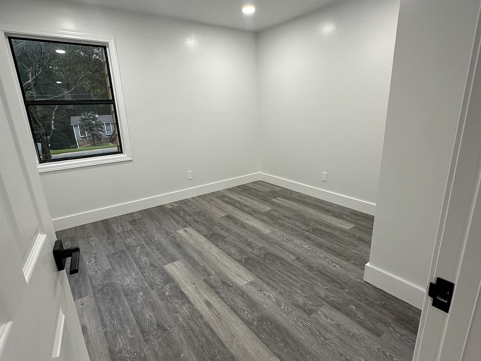 425 Ridgemont Dr — Photo 3