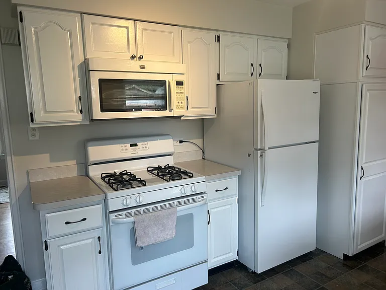 846 Hannah Ave — Photo 2