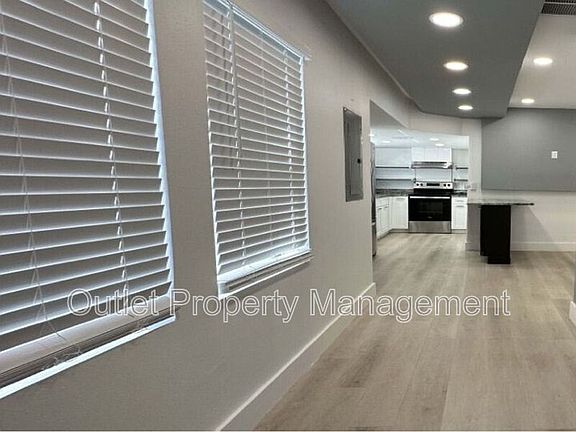 2nd image of 922 La Salle Ave