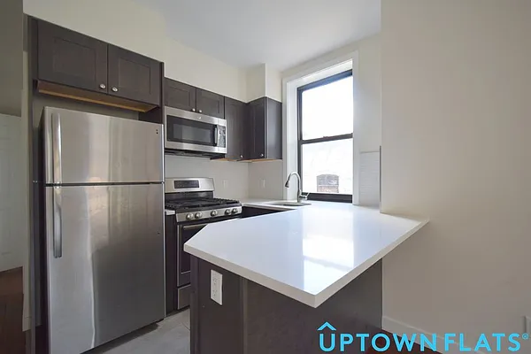 Rented by Uptown Flats LLC | media 24