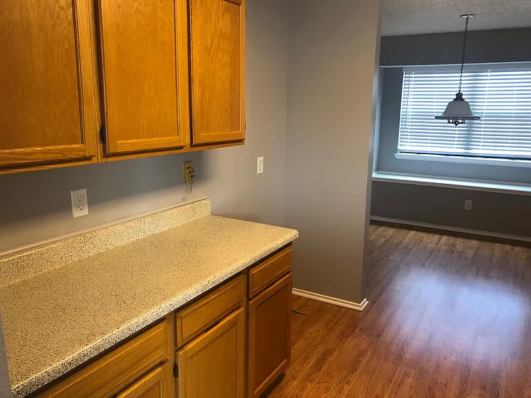 1002 Alameda Dr — Photo 6
