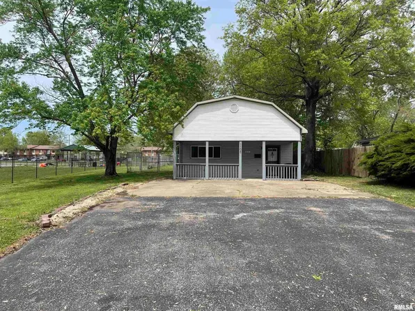 1108 W Goodall St, Marion, IL 62959