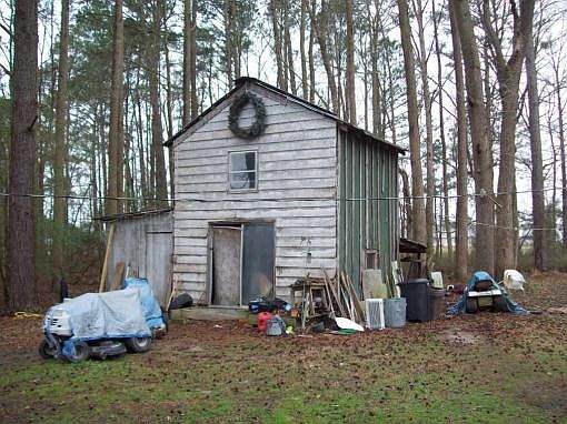 2nd image of 816B Quebec Rd