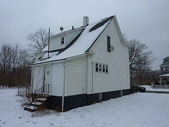 5th image of 212 Grosvenor Ave