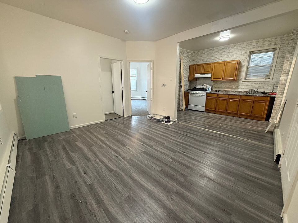 1st image of 41 Lucille Pl APT 1R