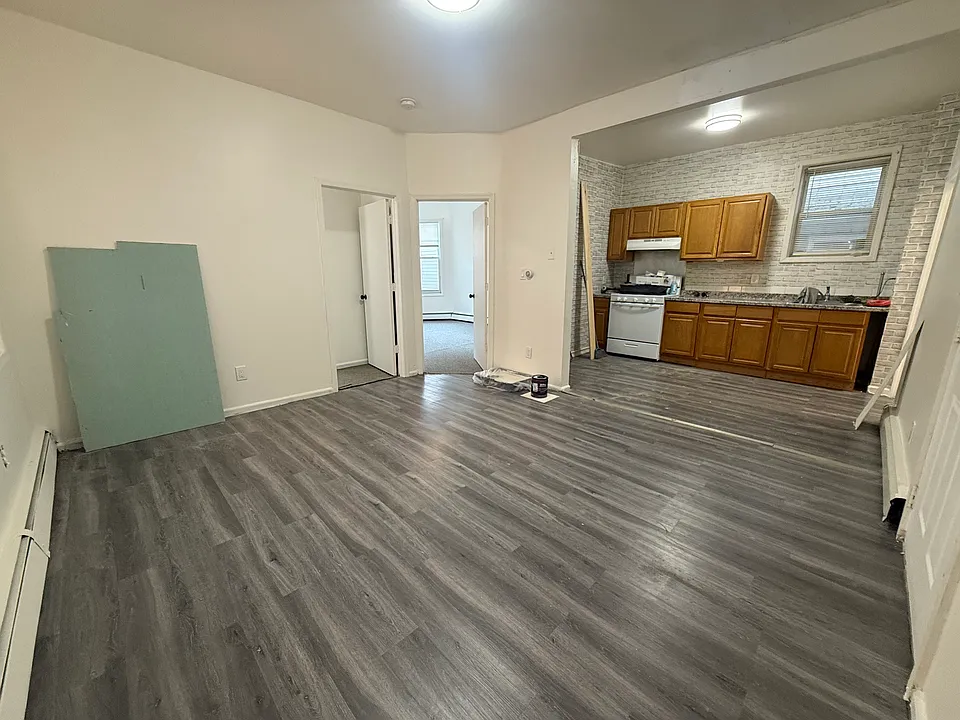 41 Lucille Pl #1R