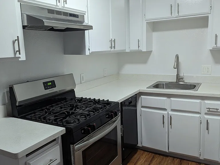 7014 Lanewood Ave #5 — Photo 1