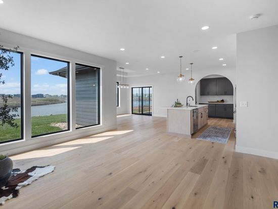 1125 E Thompson Pl, Tea, SD 57064