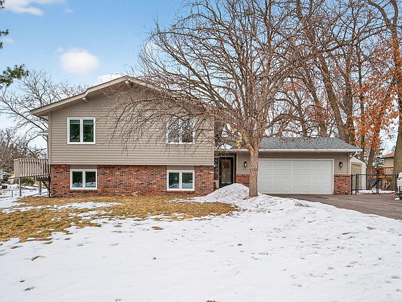2nd image of 3979 Woodview Dr