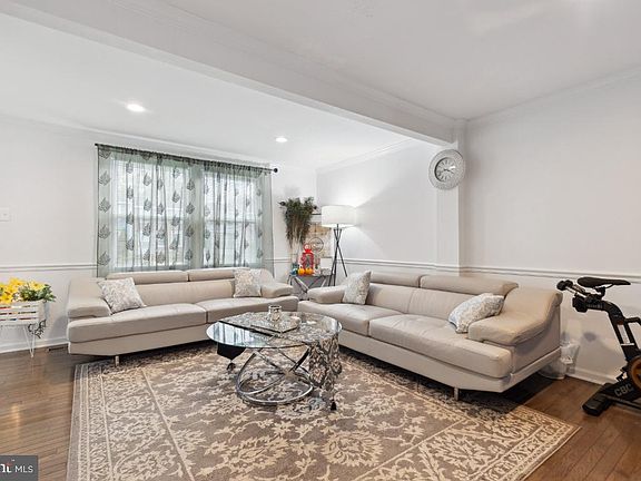 4th image of 13555 Bentley Cir
