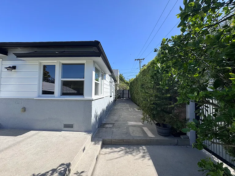 634 E Fairview Blvd — Photo 7