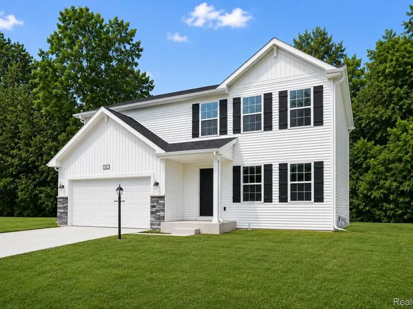 2322 Pear Tree Dr, Burton, MI 48519