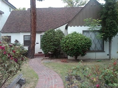1st image of 13142 Moorpark St