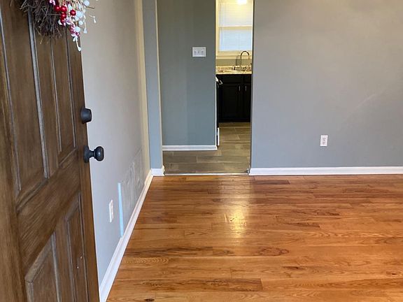 5th image of 716 Barefoot Dr