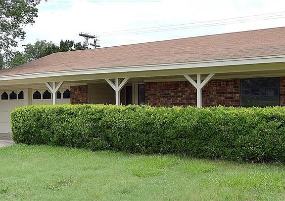 2nd image of 1401 Janet Ln