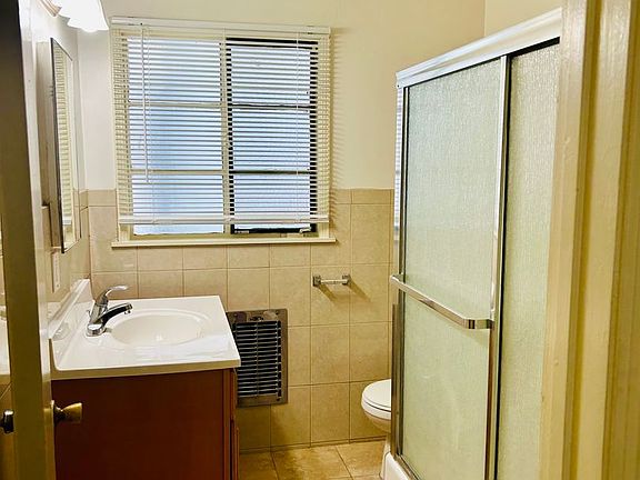 5th image of 827-831 S Oxford Ave #3
