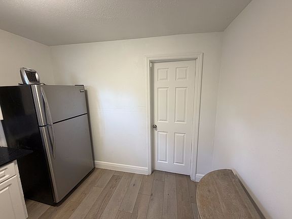 5th image of 5701 Middlesex Dr #B