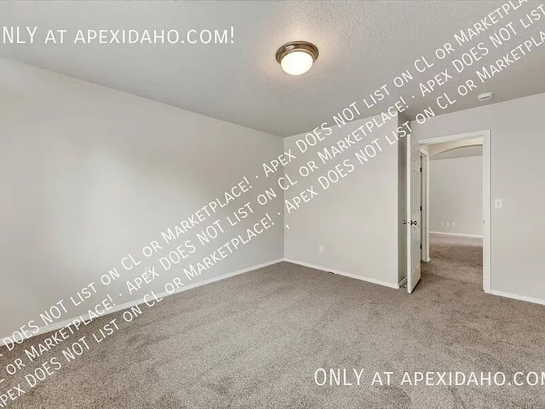 3851 N Lezana Ave — Photo 25
