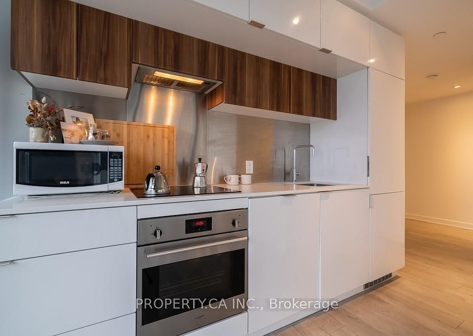 1st image of 185 Roehampton Ave #1303