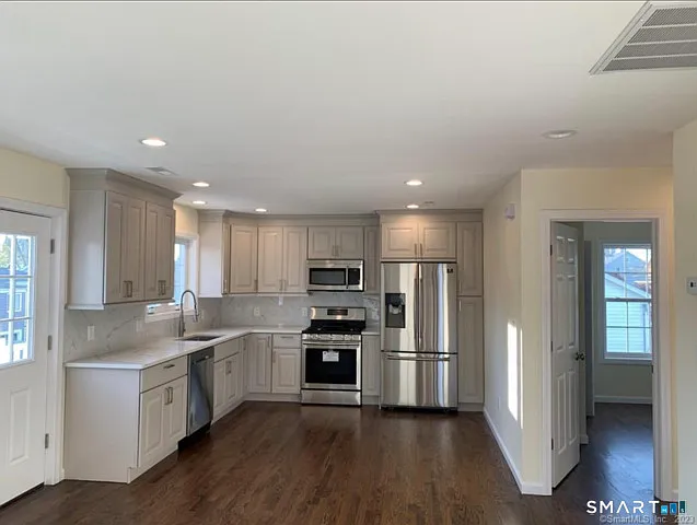 3 bed, 1548 sqft, $3,300 — Photo 4