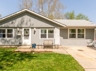 6 Larsen Cir, Romeoville, IL 60446