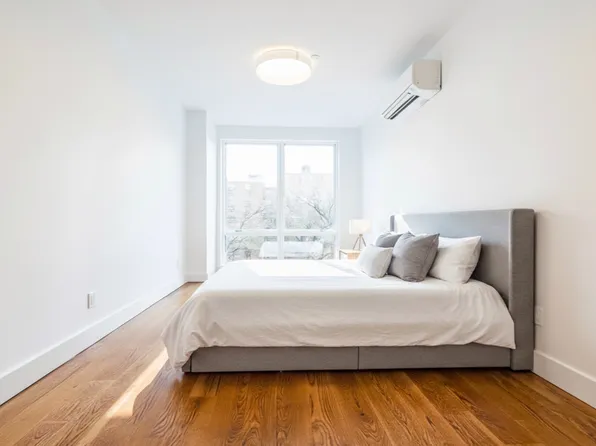 877 Park Avenue image 3 of 7