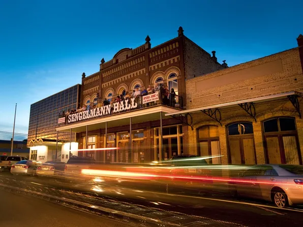 527 & 531 N Main St, Schulenburg, TX 78956