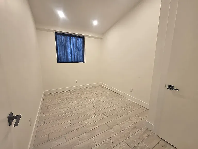 1058 62nd St #4C — Photo 11