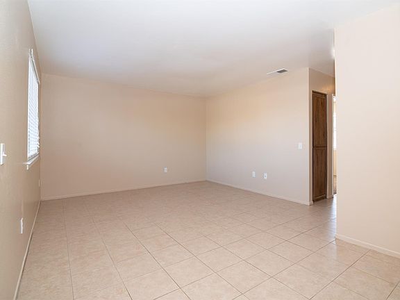 4th image of 15109 Wildrose St