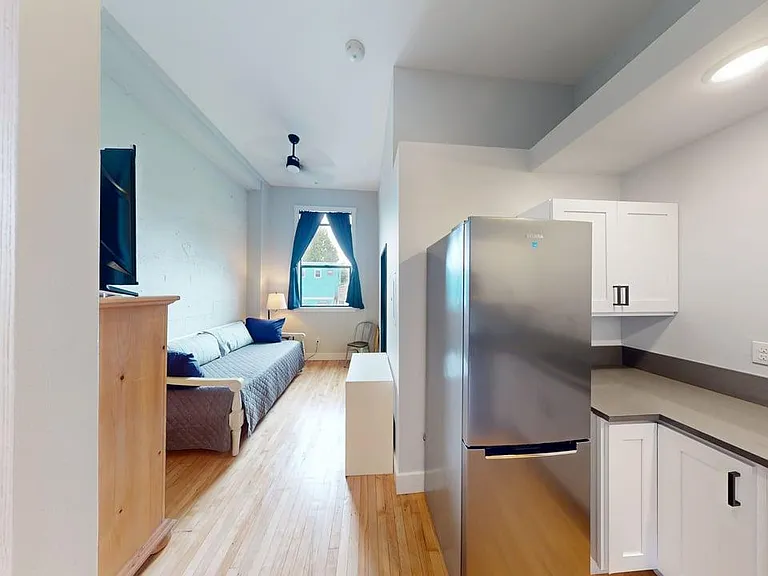 2845 Marine Dr #5 — Photo 2