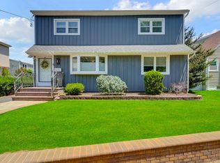 1893 Meadowbrook Rd, Merrick, NY 11566