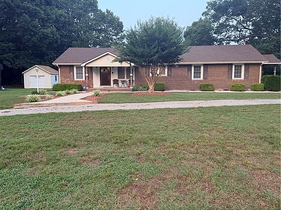 2nd image of 823 Abbott Rd