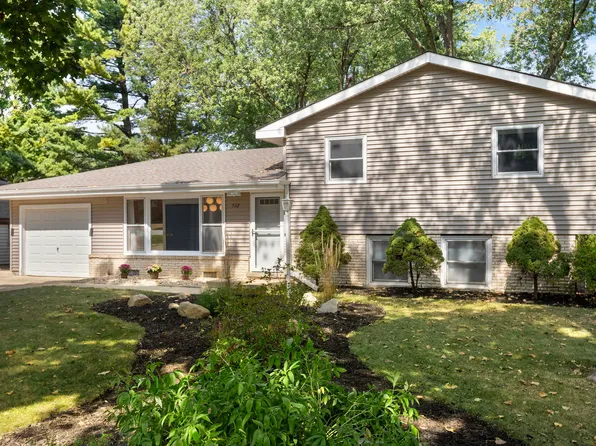 23W572 Turner Ave, Roselle, IL 60172