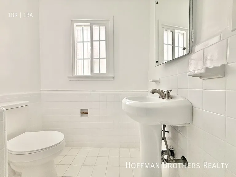 613 S Dunsmuir Ave — Photo 4