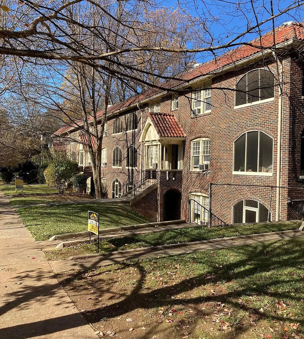 2 bed, 820 sqft, $1,850 — Photo 1