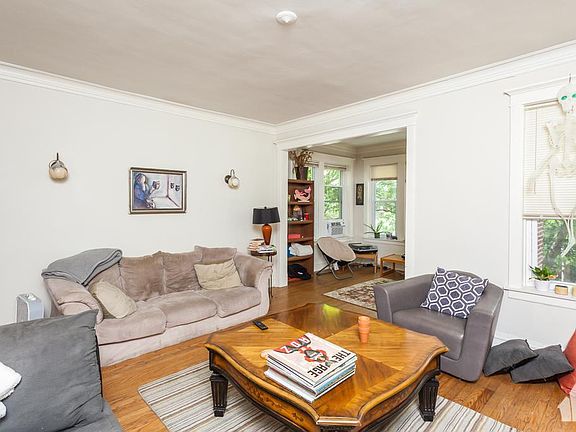 3rd image of 4921 N Washtenaw Ave APT 3