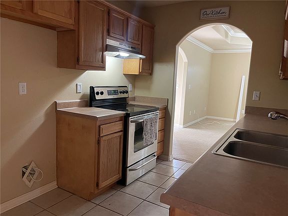 4th image of 809 SW Ouachita Dr