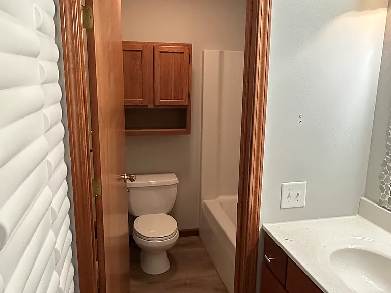 5220 Carlton Dr — Photo 2