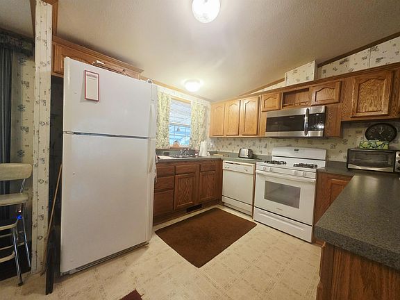 3rd image of 4 Megan Place