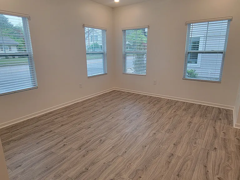 102 E Franklin St — Photo 10
