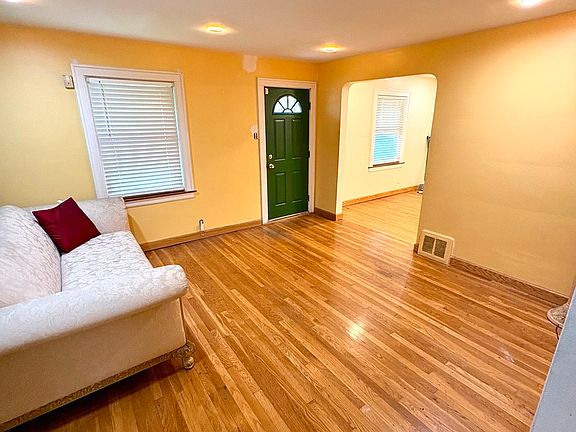 3rd image of 3312 W 84th St