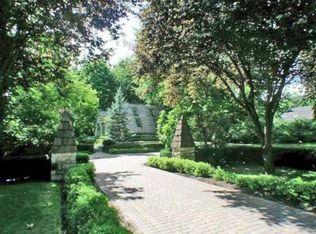 8636 Mission Rd, Prairie Village, KS 66206