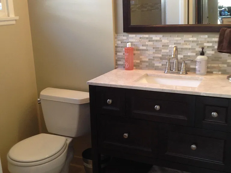 3/4 bath. Shower, no tub.