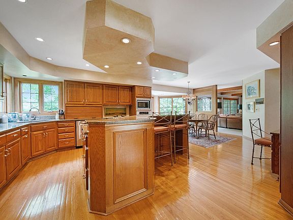 3rd image of 6530 Deeside Dr