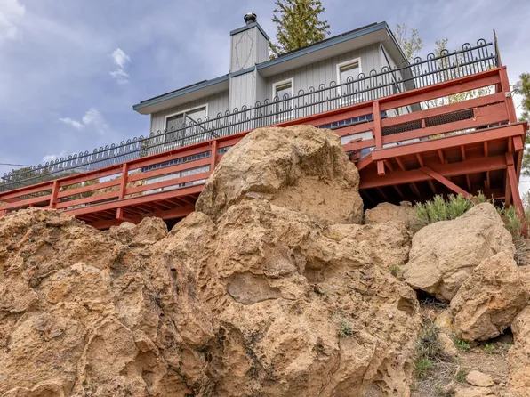 225 Pinon Hill Rd, Mammoth Lakes, CA 93546