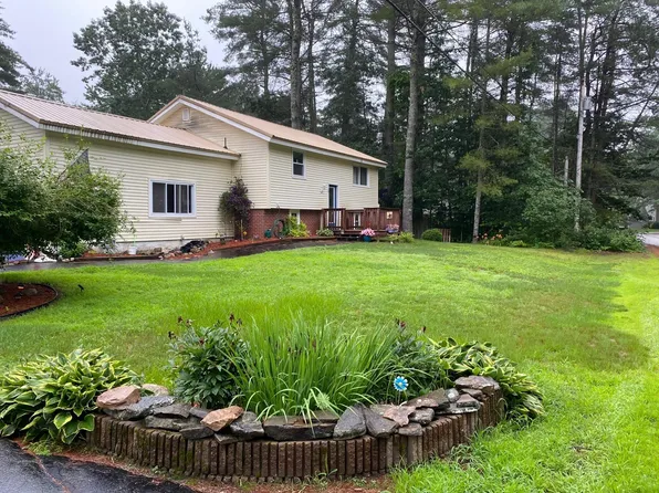10 Pine Lane, Raymond, ME 04071