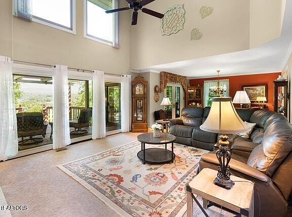 4th image of 270 Lone Ridge Ln